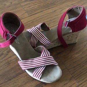 EUC TOMS | strappy wedges | red stripes